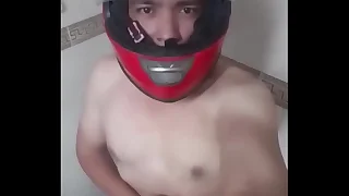 Motociclista en calzoncillos