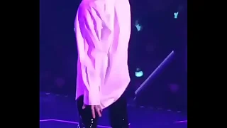 Coreano mostrando bundinha para p&uacute;blico by&colon; J&uacute;lia